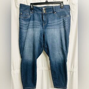TORRID First at Fit Women Blue Washed Denim Jeggins Jeans 24S